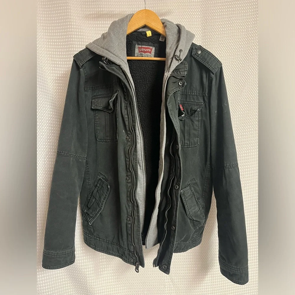 Levi’s Sherpa Lined Chore Jacket with Removable Hooded Sweatshirt; Medium Mens